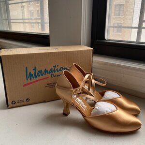 International Dance Shoes, Ballroom Women American Smooth, Peach Satin size 6.5